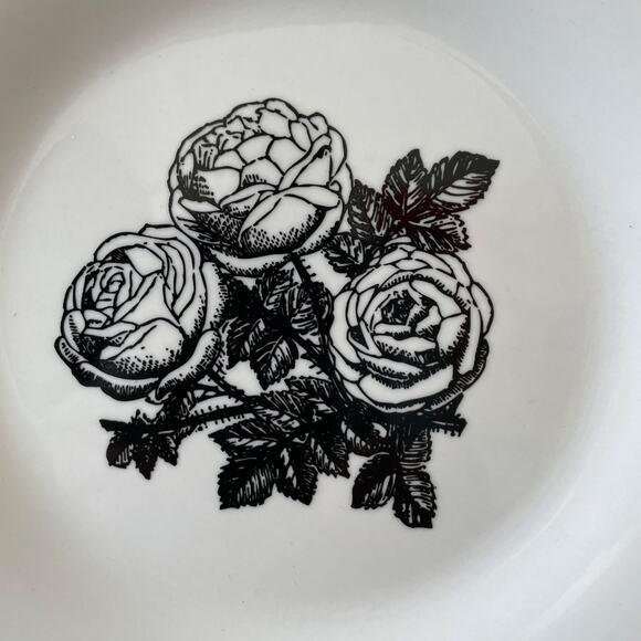 Godinger Floral Salad Plates 7.5in Porcelain Black & White Roses Set of 2 NEW - Picture 3 of 12